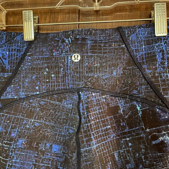 Lululemon Carpi Size 4 - Picture 2 of 3